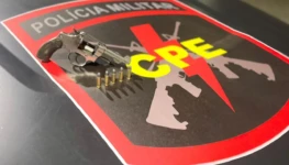 Arma e munições apreendidas | Foto: Polícia Militar