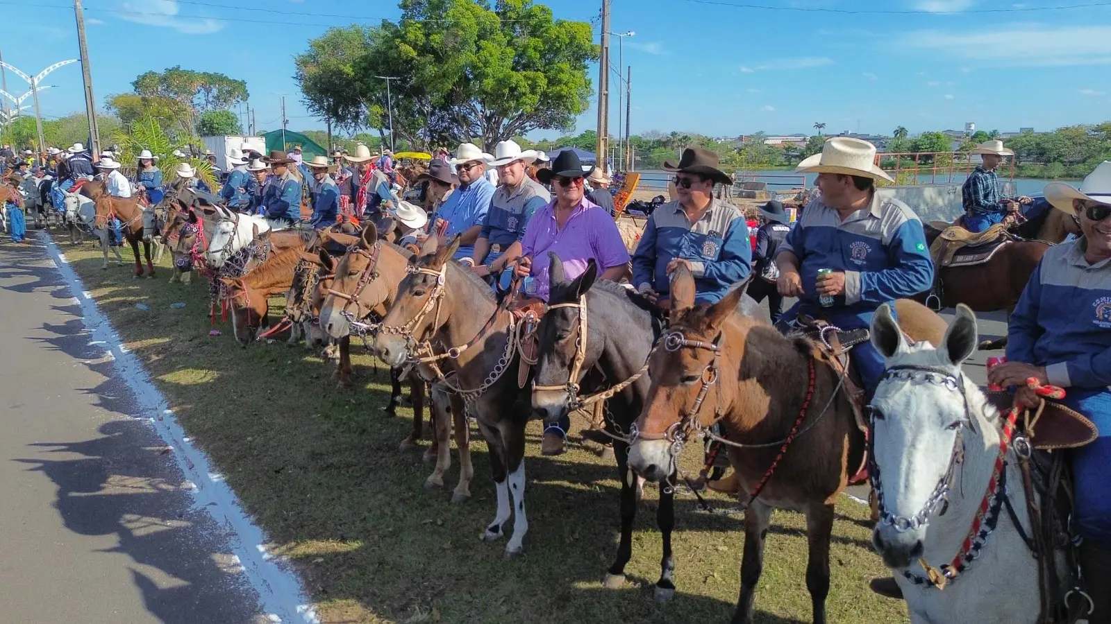 Participantes de cavalgada em Porangatu