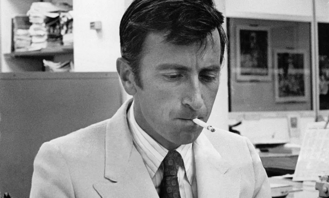 Gay Talese fumando