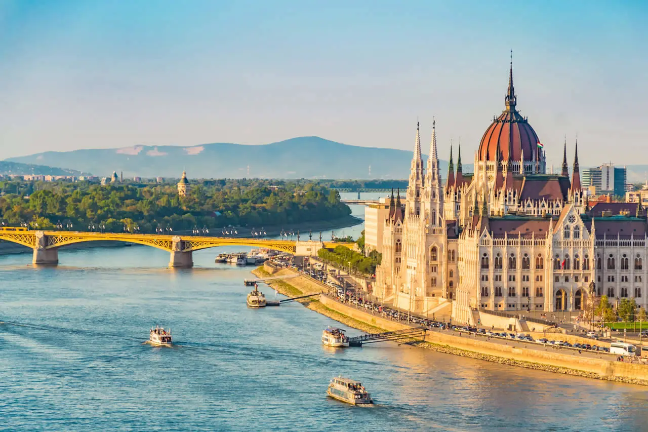budapest-d9269286-240902121007_899df325_240913170029_1280x853