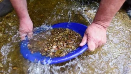 636367702188887240-YDR-MC-072717-goldpanning-06