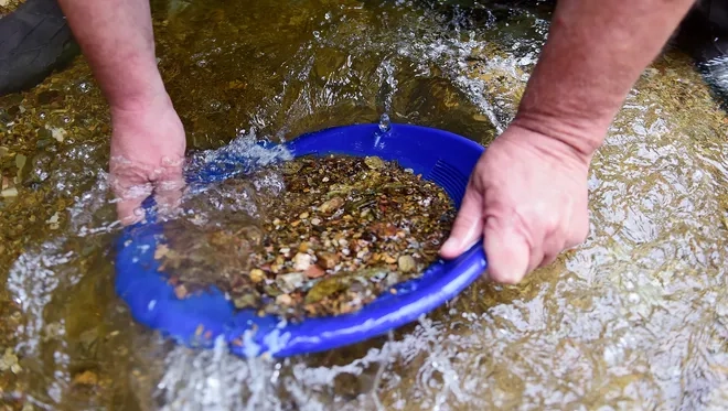 636367702188887240-YDR-MC-072717-goldpanning-06