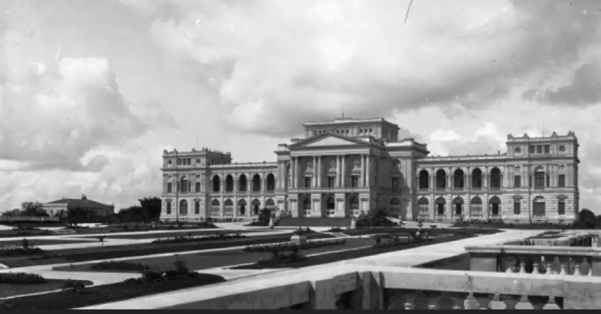 1897 iniciam as obras de jardinagem Museu do Ipiranga