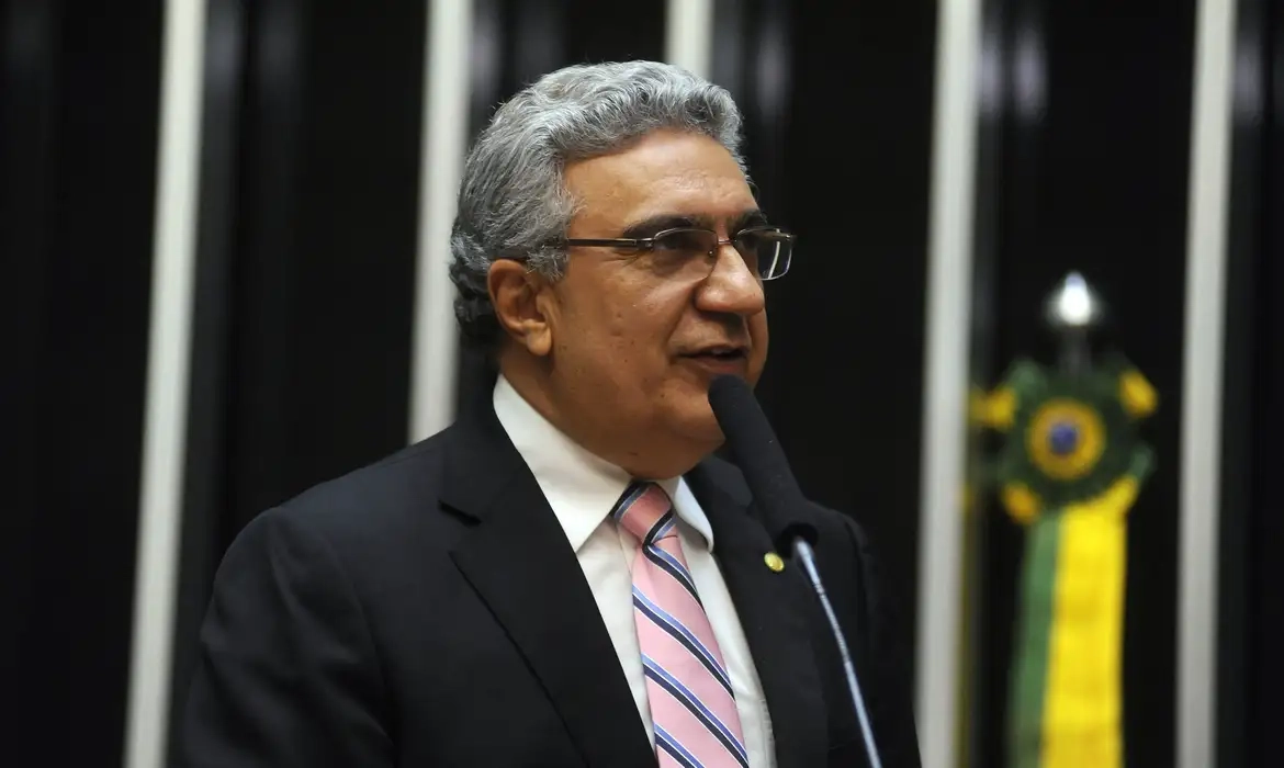 https_www.camara.leg_.br_internet_bancoimagem_banco_2012_04_2012041618626_20120414_pc_007lp