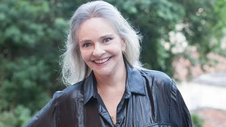 Angela Ro RO