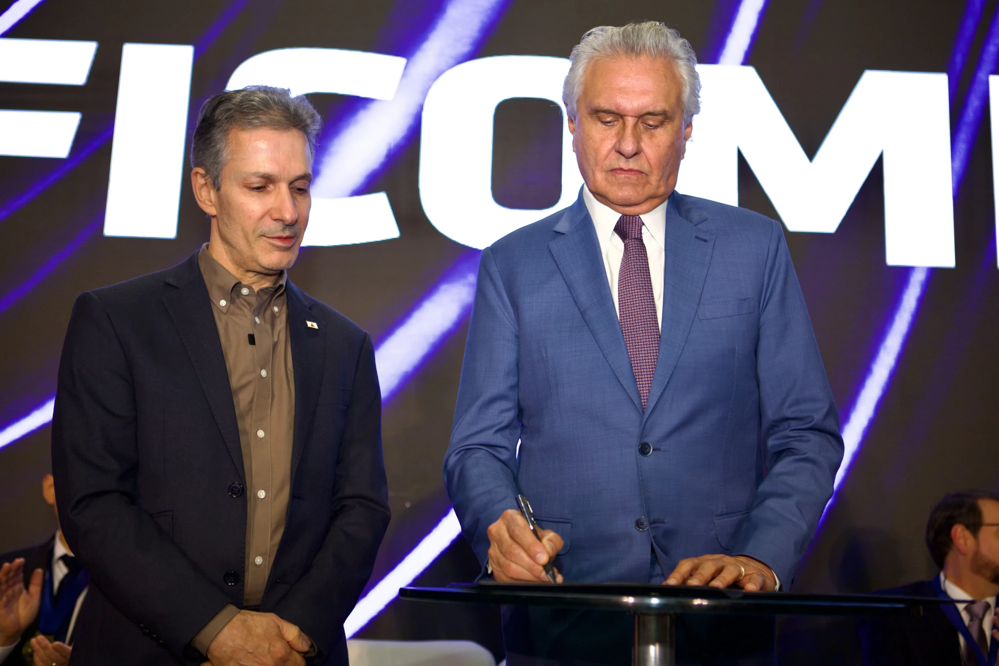 Há candidatos que são gestores competentes, como Caiado e Zema, mas eleitores só enxergam Lula e Flávio