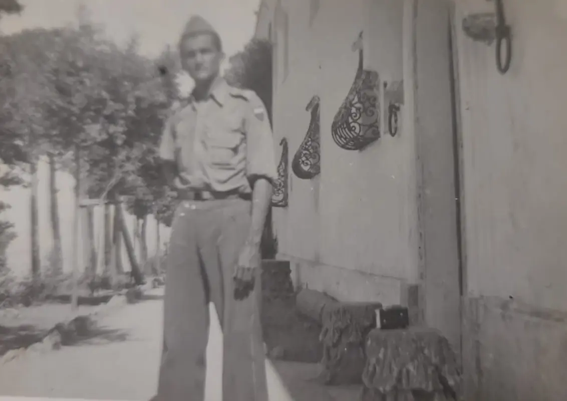 Celso Furtado como sargento do Exército brasileiro 67
