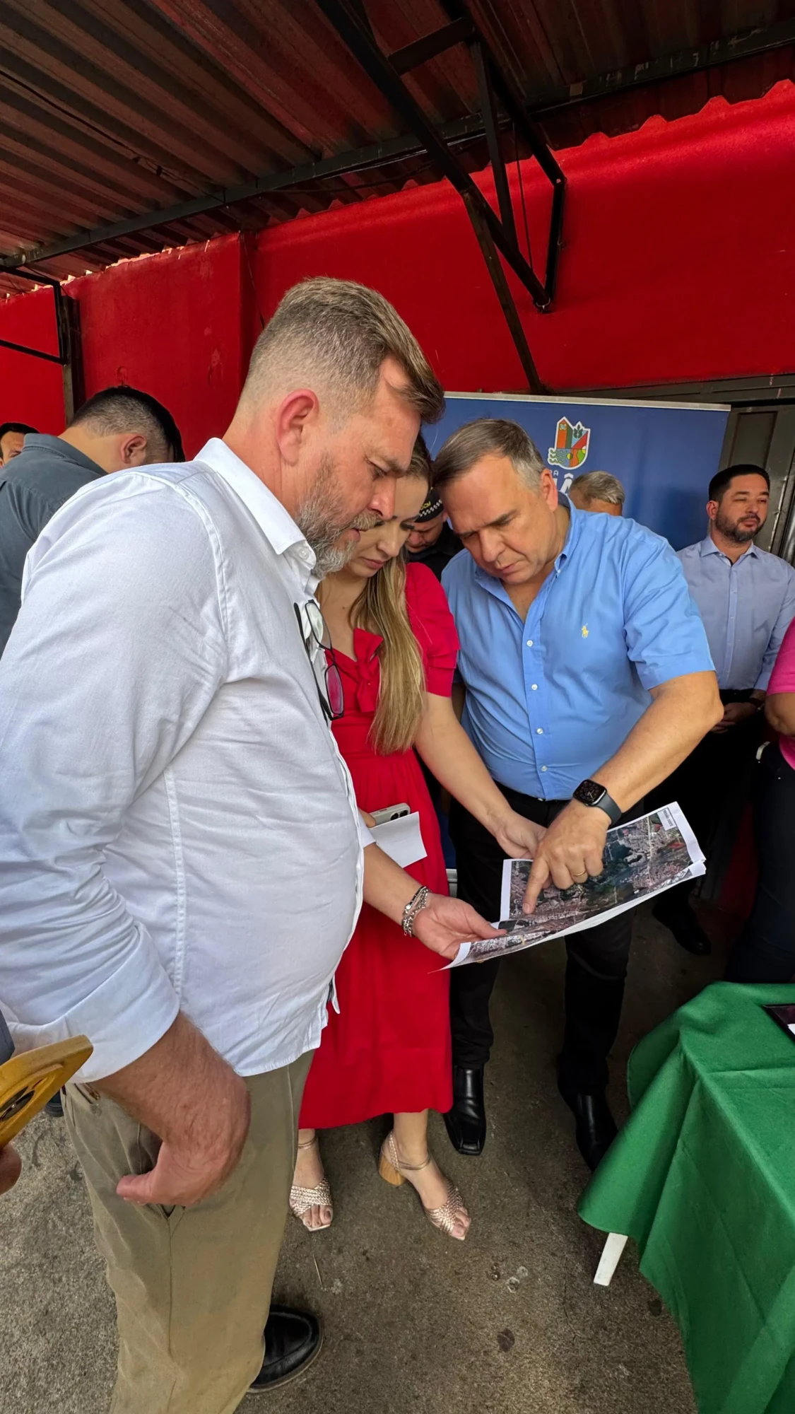 Mabel explicando o recapeamento para vereadores | Foto: Raunner Vinicius Soares/Jornal Opção 