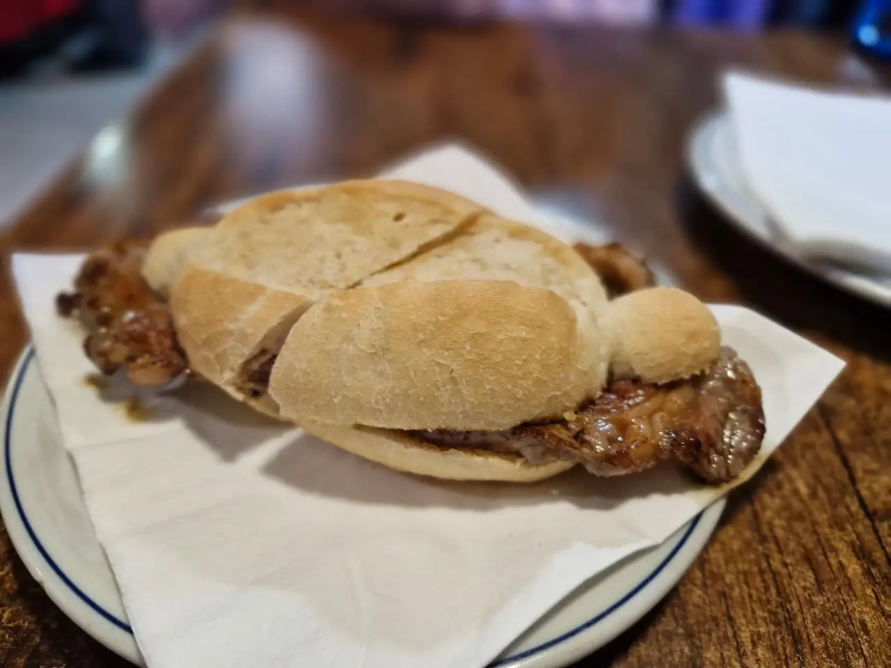 Prego no pão pão com bife Foto Marcio Fernandes 2025