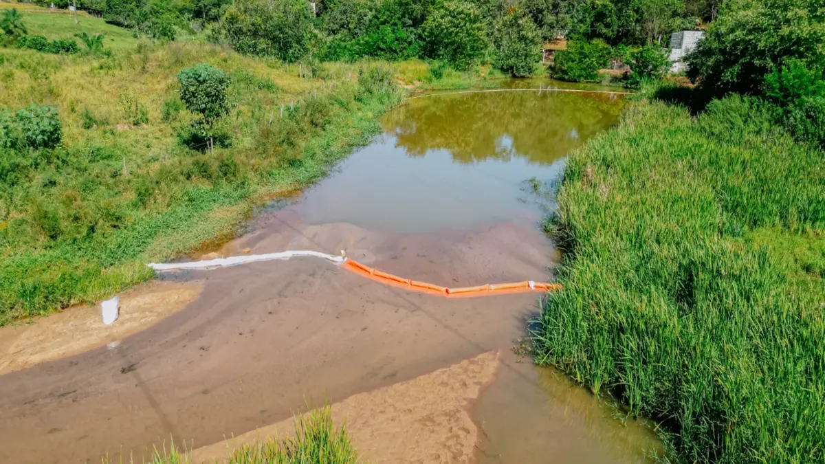 274e2669-corrego-senador-canedo-contaminado