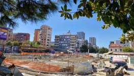 Tirana uma cidade em obras Foto de Marcio Fernandes 2025 de 867 por 1280