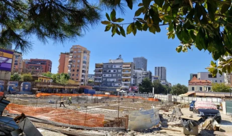 Tirana uma cidade em obras Foto de Marcio Fernandes 2025 de 867 por 1280