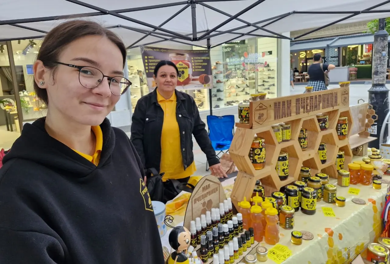 Viktorija Goceva em seu negócio familiar de comercialização de meio Foto Marcio Fernandes 1280 por 867