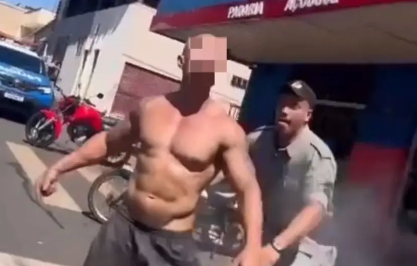 homem-em-suposto-surto-psicotico-e-contido-pela-pm-em-goiania