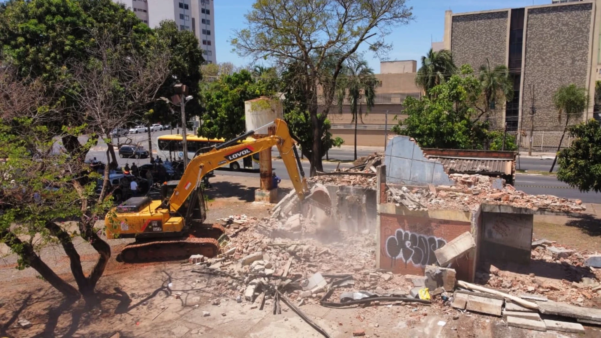 demolicao-construcoes-abandonadas-goiania