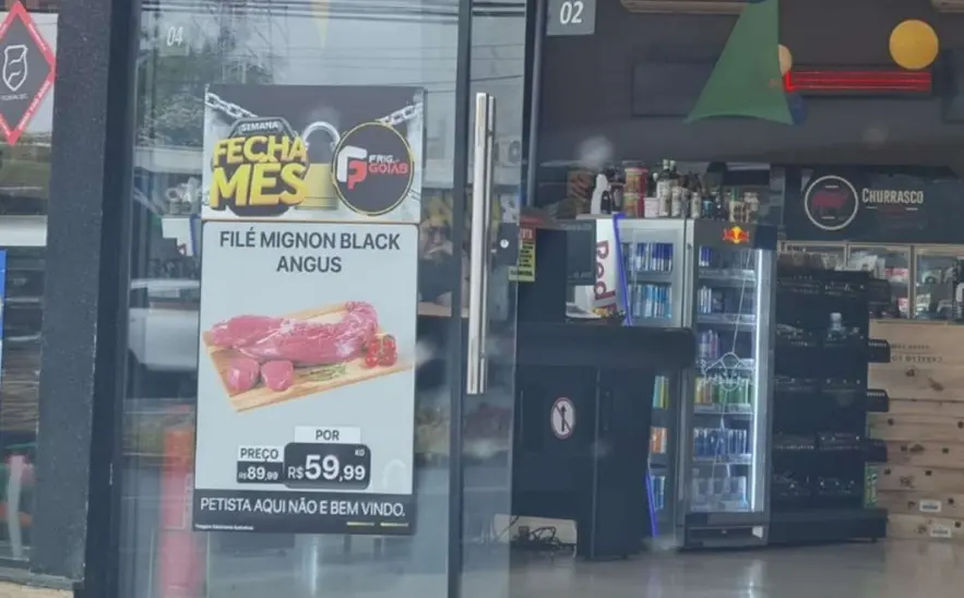 Cartaz “Petista aqui não é bem-vindo”