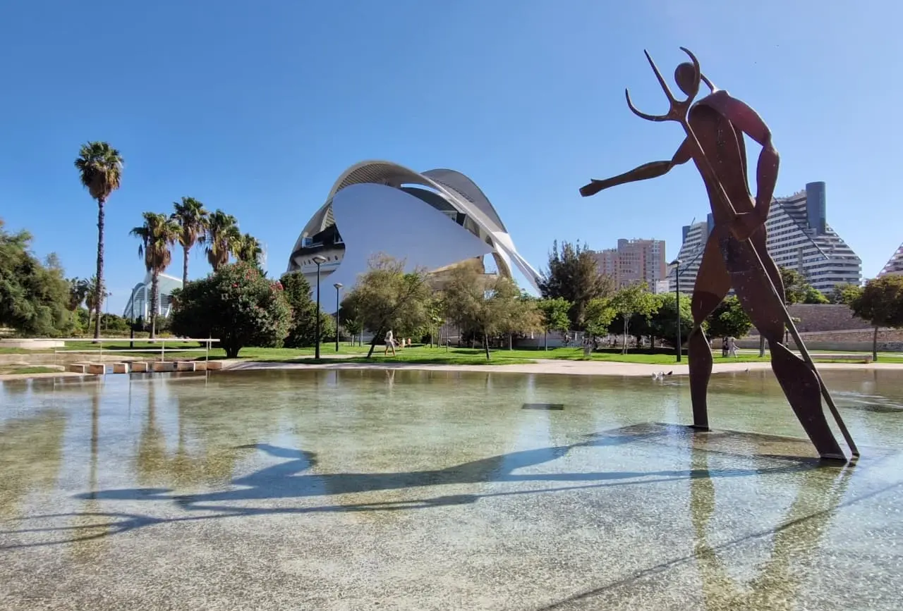 Cidade das Ciências e das Artes em dia de muito sol Foto Marcio Fernandes 2025 de 1280 por 1300