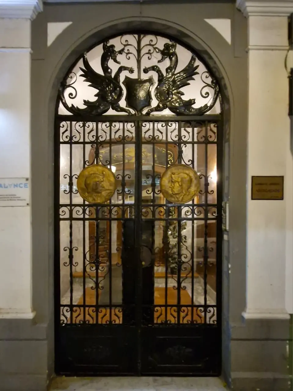 Uma linda porta da sofisticada Eixample Foto Marcio Fernandes 2025