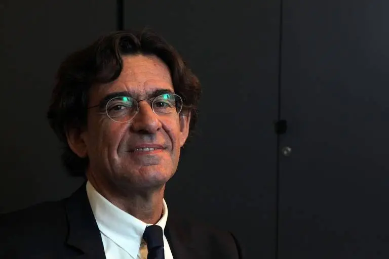 Luc Ferry filósofo francês