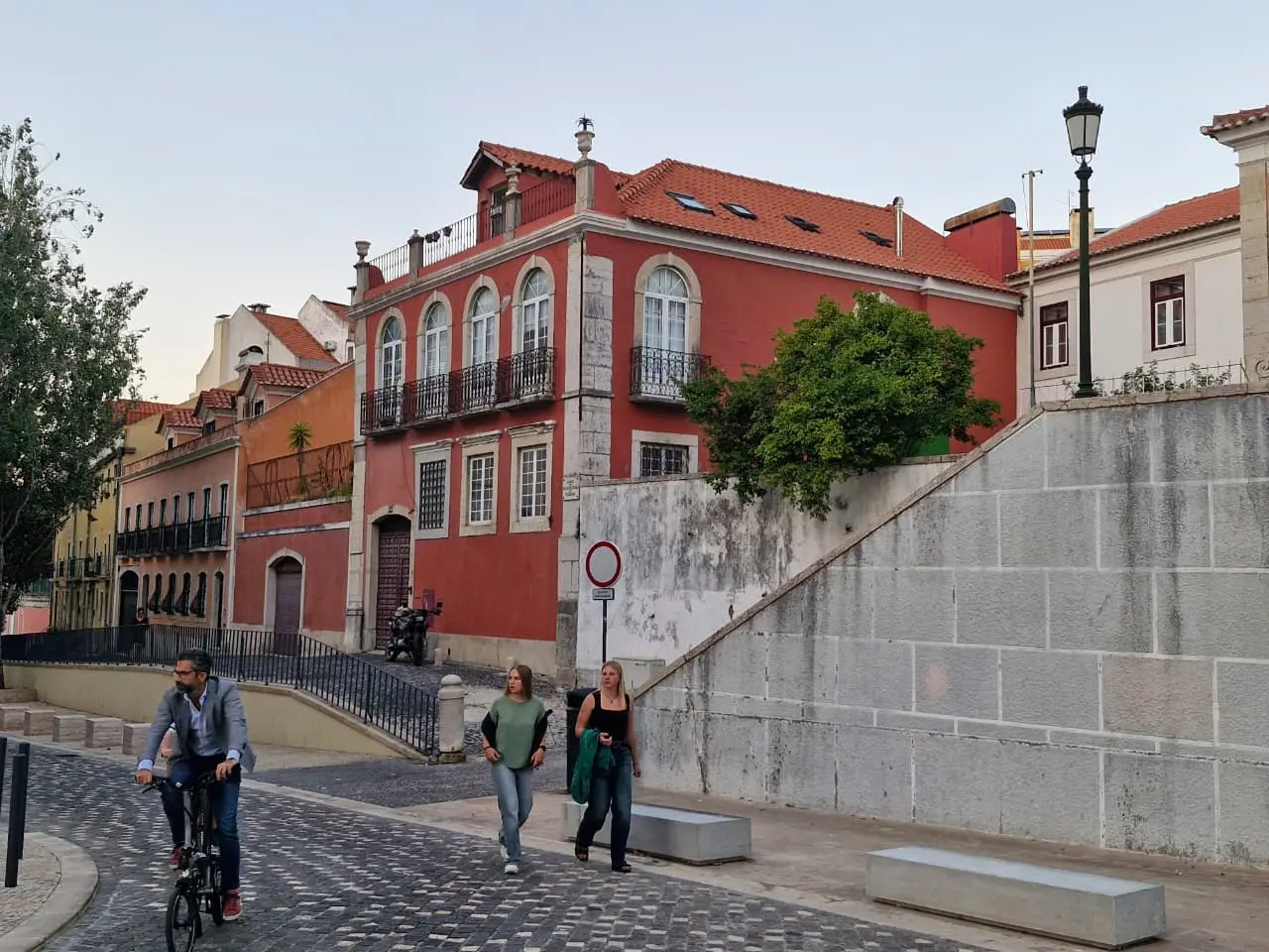 Nada abala a calma de Avenidas Novas quando o sol se põe Foto Marcio Fernandes 2025