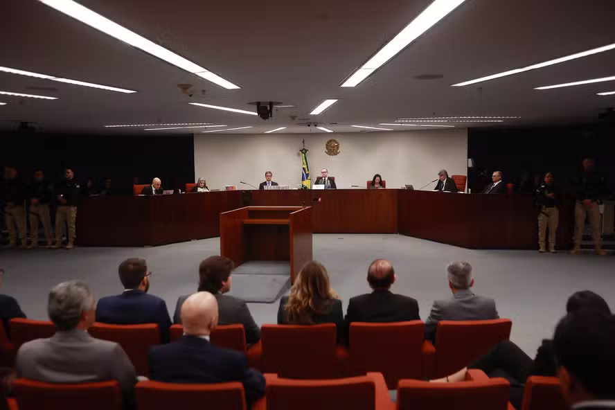 STF inicia julgamento de grupo acusado de disseminar fake news para sustentar tentativa de golpe em 2022