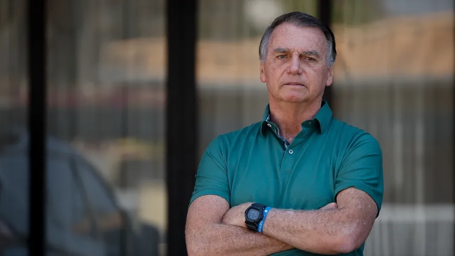 o-ex-presidente-jair-bolsonaro-em-prisao-domiciliar-na-casa-dele-em-brasilia-1757600612149_v2_900x506.jpg