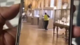 Assalto ao Museu do Louvre 1