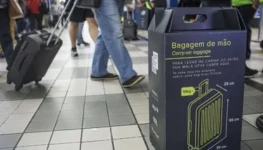 Empresas-anunciam-taxa-por-mala-de-mao-em-avioes0027750200202510071212-7