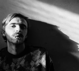 DENIS NOVIKOV Foto Reprodução