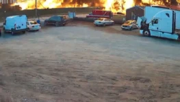 Aviao-cai-e-explode-no-Kentucky-nos-Estados-Unidos-e1762340309380