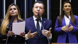 maior parte das propostas, com 11 menções, refere-se e a instituições de ensino e visam estabelecer a obrigatoriedade do estudo da Bíblia na grade curricular escolar (71)