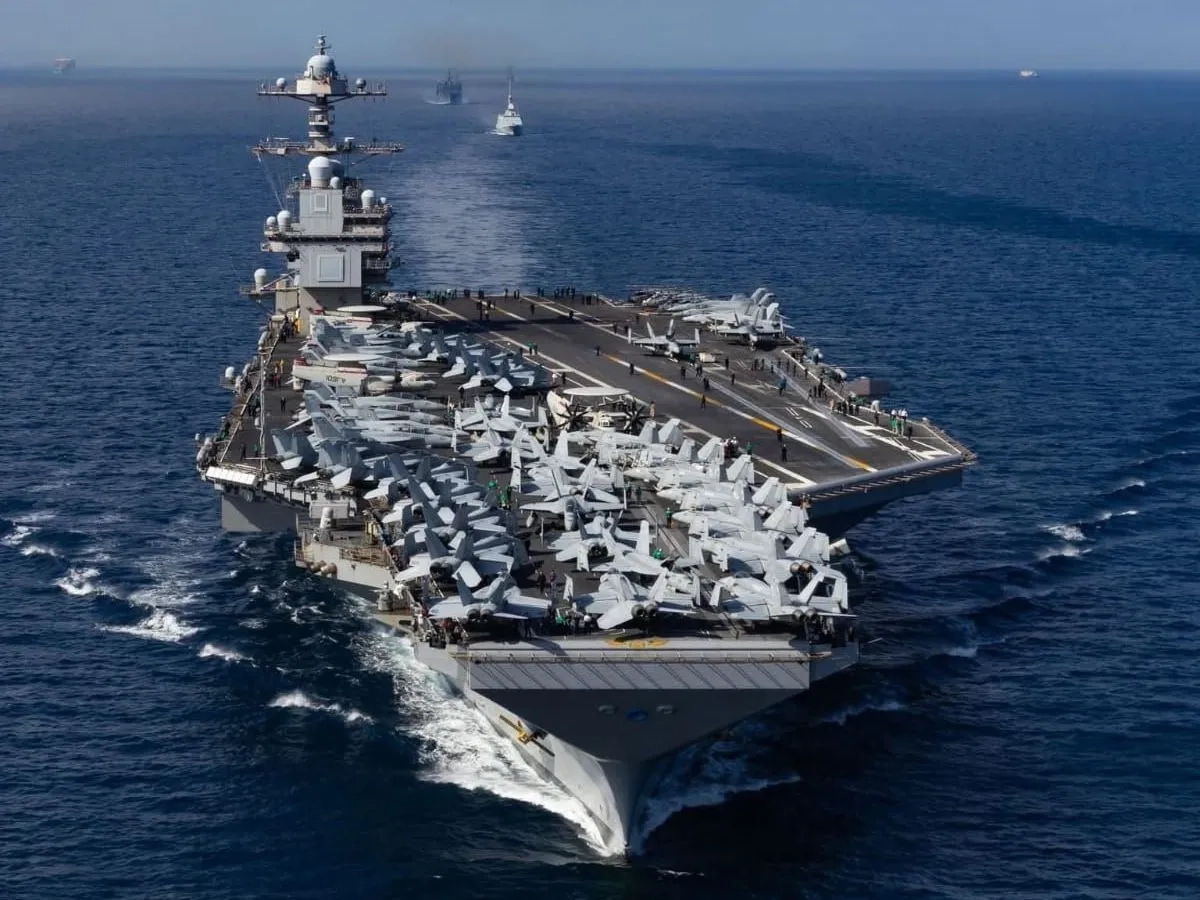 uss-gerald-r-ford-no-estreito-de-gibraltar-e1761338192996