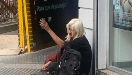 Mulher em situação de rua na Avenida Corrientes de Buenos Aires foto de Euler de França Belém 2025