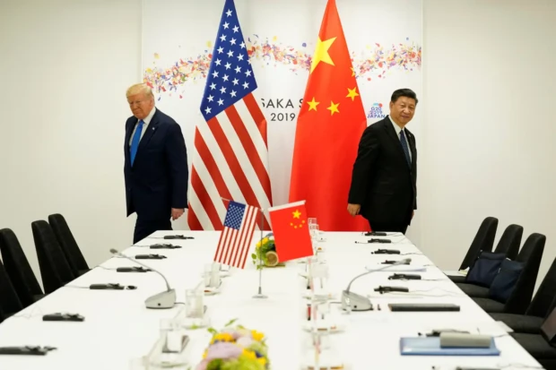 Donald Trump e Xi Jinping de costas um para o outro 1300 por 866