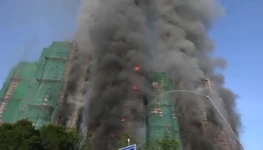 Incendio-consome-predio-residencial-em-Hong-Kong