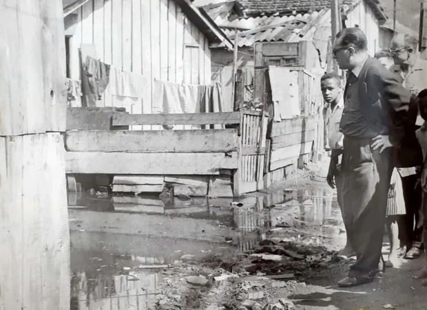 Carlos Lacerda em campanha eleitoral na Praia do Pinto em 1960