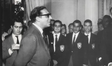 Carlos Lacerda com jogador em 1962