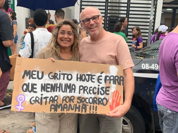 Mulheres vivas casal unido contra a violência