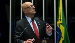 esperidiao-amin-pp-sc-e-um-dos-senadores-que-integra-a-comitiva-brasileira-nos-eua-1753817896576_v2_900x506.jpg