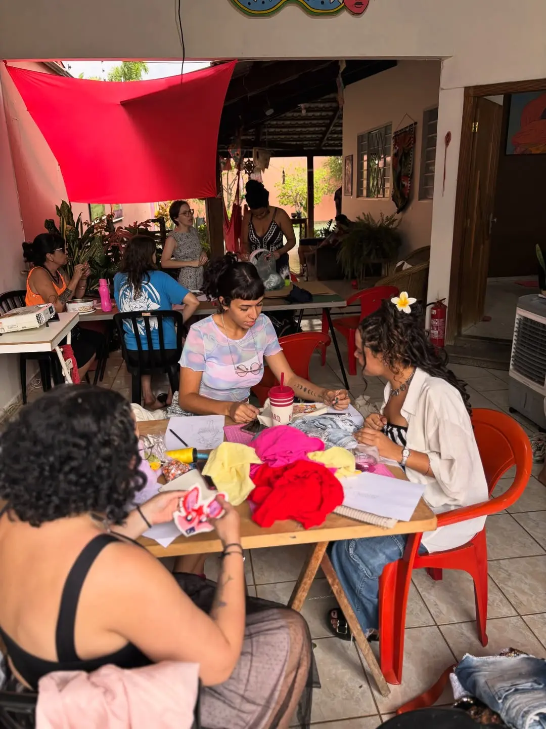 GUAXE - Grupo de Estudos e Práticas em Moda Upcycling da Casa Valenta.Com coordenação de @_acero