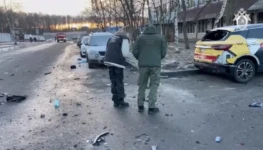 Investigadores-examinam-o-local-da-explosao-em-Moscou-onde-dois-policiais-foram-mortos