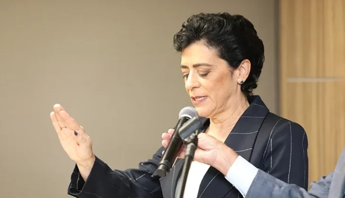 Laura-Maria-Bueno-3-696x400