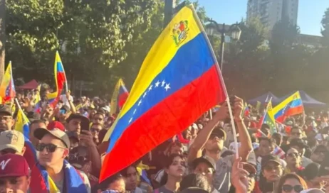 venezuelanos-no-chile-comemoram-a-queda-de-maduro-712x370
