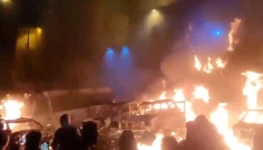 Manifestantes-protestam-contra-governo-do-Ira-em-Teera