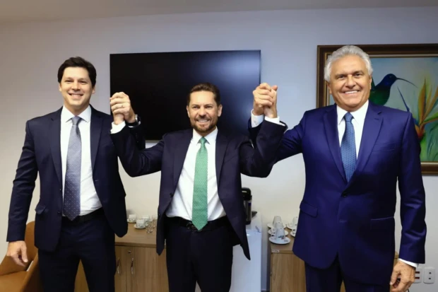 Bruno Peixoto e Daniel Vilela e Ronaldo Caiado Foto Divulgação
