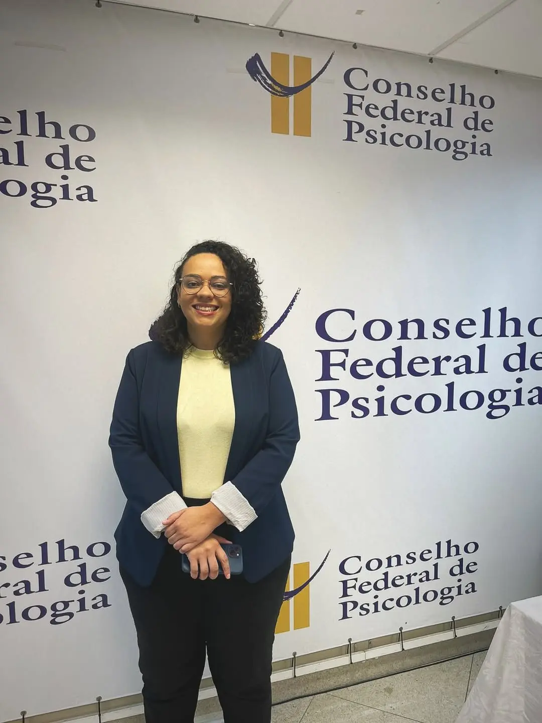 O sorriso na foto infelizmente não anula a dificuldade de ser mulher no mundo. É espetacular est