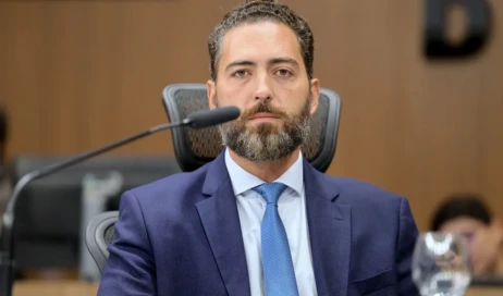 Lucas do Vale foto de Mayko Cardoso e Assembleia Legislativa 1300 por 867