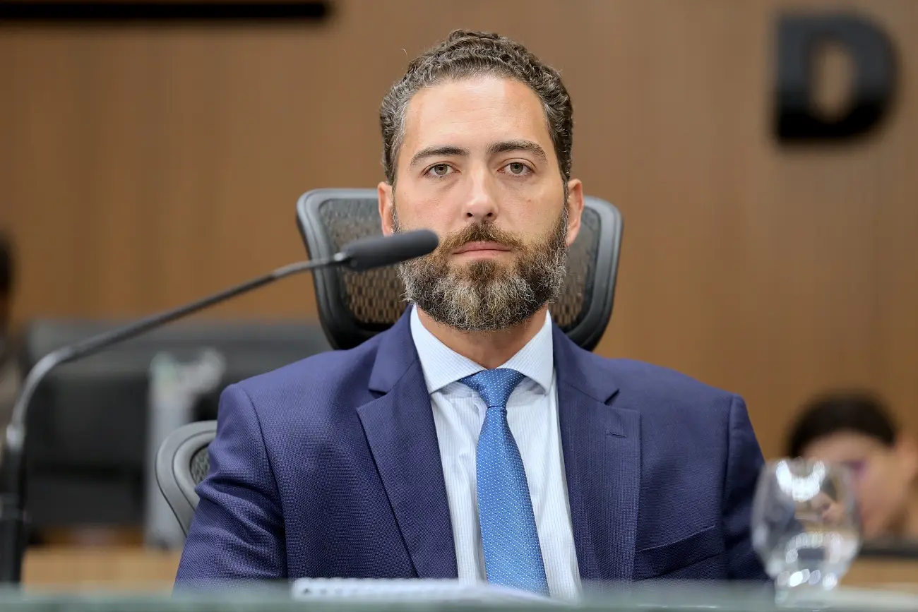 Lucas do Vale foto de Mayko Cardoso e Assembleia Legislativa 1300 por 867