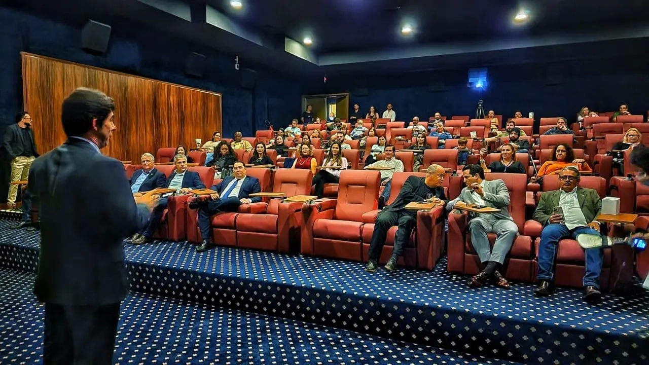 SALA-DE-CINEMA-01