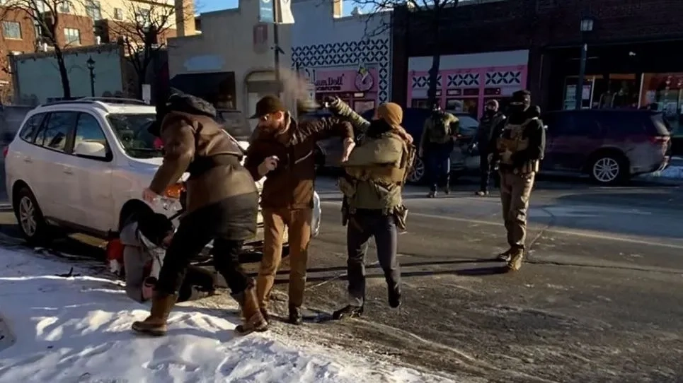 Acao-de-agentes-de-imigracao-que-levou-a-morte-de-Alex-Pretti-e1769307457356